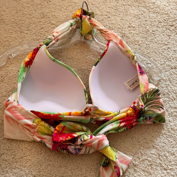 Bikini - Picture 7 of 12